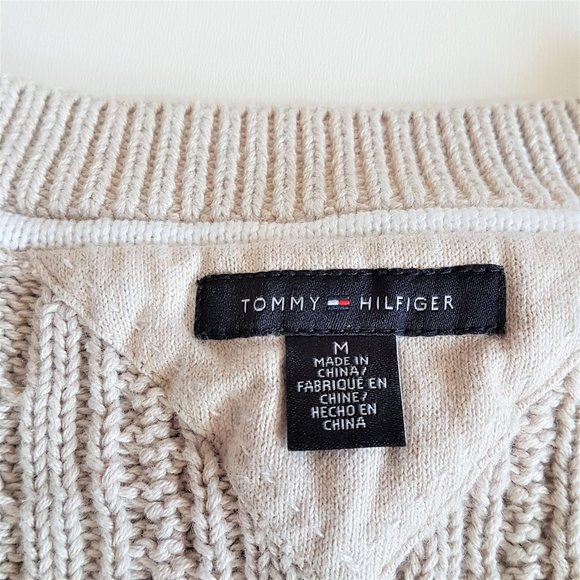 Tommy Hilfiger cable knit sweater w deep V neck. - Picture 3 of 6